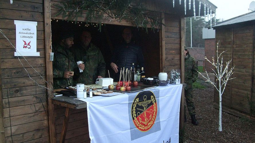 Informationsstand auf dem Weihnachtsmarkt. Foto: DBwV/LV Nord