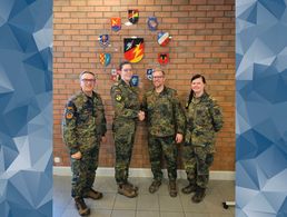 Bezirksvorsitzender Oberstleutnant Michael Schwab, die neue TruKa-Vorsitzende Oberbootsmann Martina Stapelfeldt (von links), Hauptfeldwebel René Hecker, Bootsmann Julia Horstmann. Foto: DBwV