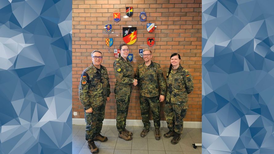 Bezirksvorsitzender Oberstleutnant Michael Schwab, die neue TruKa-Vorsitzende Oberbootsmann Martina Stapelfeldt (von links), Hauptfeldwebel René Hecker, Bootsmann Julia Horstmann. Foto: DBwV
