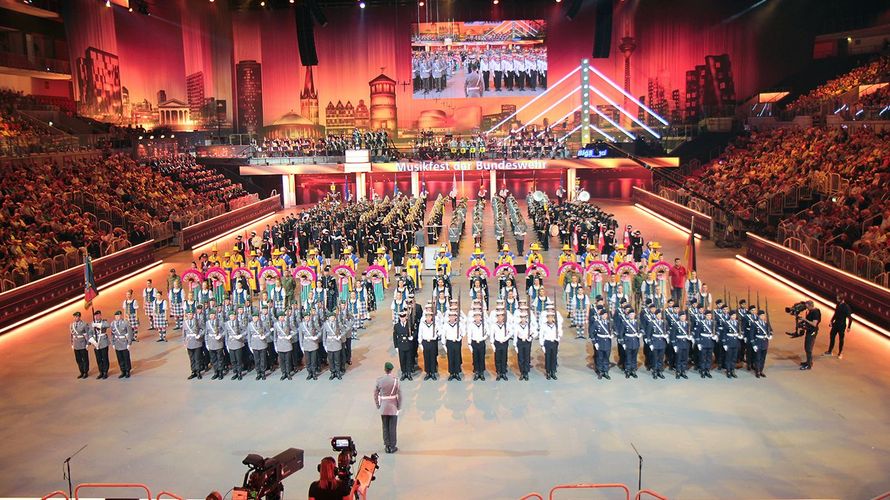 Alle kommen zum Finale: Die 800 Akteure aus sieben Nationen gestalten das Finale gemeinsam. Foto: DBwV/Vieth