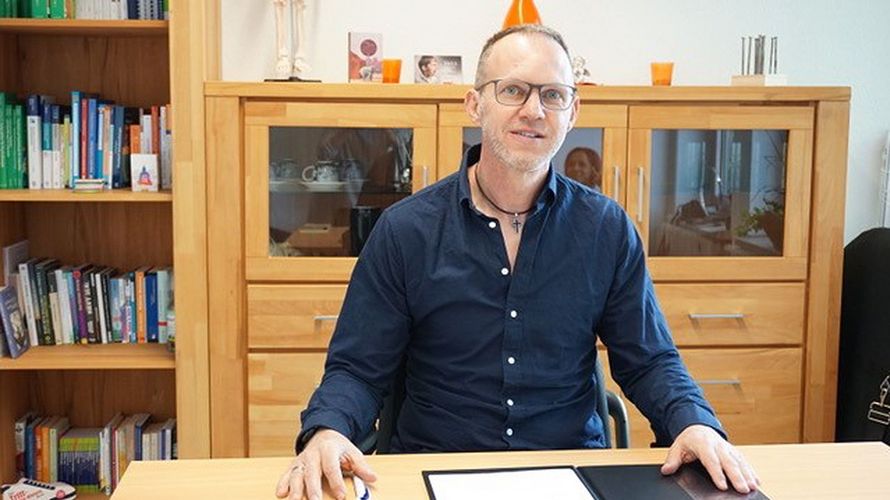 Michael Nerschbach ist angehender Heilpraktiker Psychotherapie mit eigener Praxis. Als ehemaliger Soldat möchte er insbesondere Soldaten, Polizisten und Rettungskräften mit traumatischen und belastenden Erfahrungen helfen. Foto: Privat