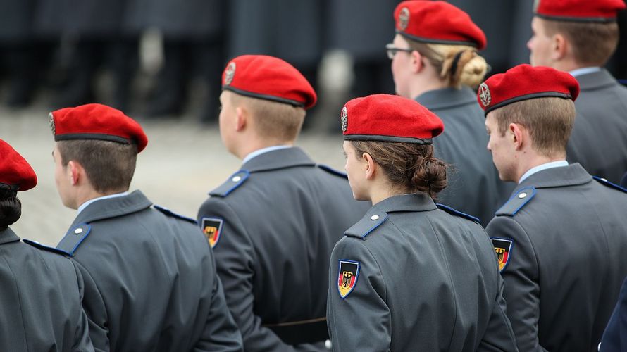 Eine voll ausgestattete, den gestellten Aufgaben gewachsene Bundeswehr soll ein Bundeswehrstärkungsgesetz gewährleisten, das mit einer Petition gefordert wird. Foto: Bundeswehr/Torsten Kraatz