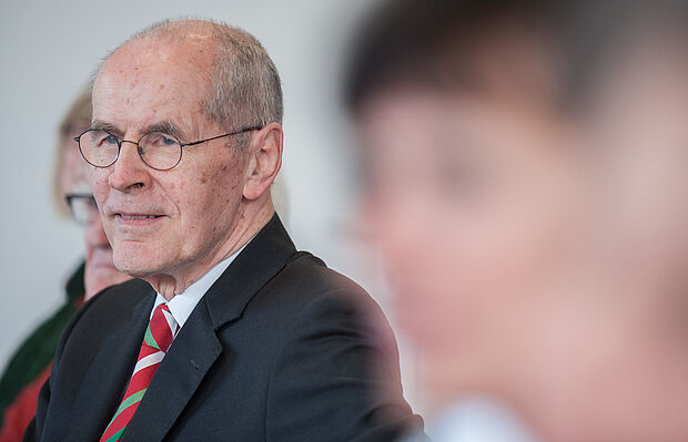 Der Kriminologe Christian Pfeiffer soll die Innere Lage der Bundeswehr untersuchen Foto: dpa