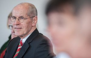 Der Kriminologe Christian Pfeiffer soll die Innere Lage der Bundeswehr untersuchen Foto: dpa