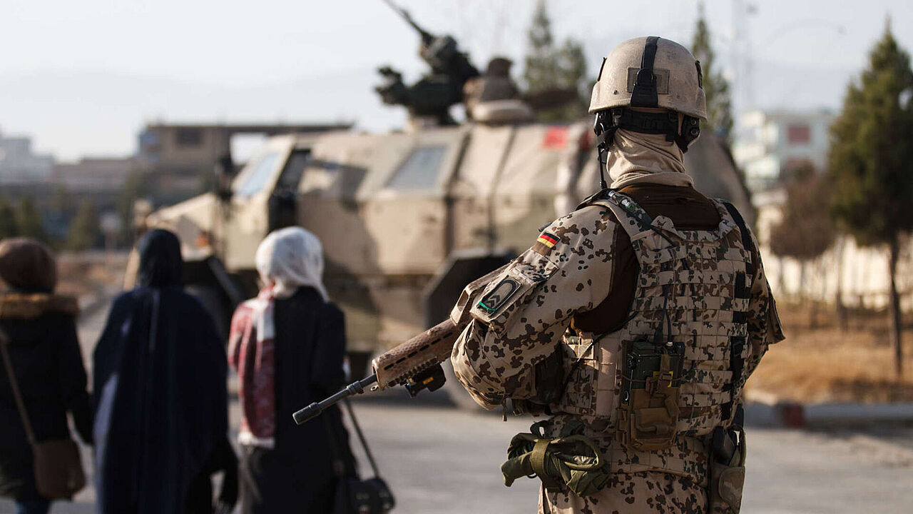 Rund 300 afghanische Ortskräfte arbeiten derzeit mit dem deutschen Einsatzkontingent am Hindukusch zusammen. Foto: Bundeswehr/Jana Neumann