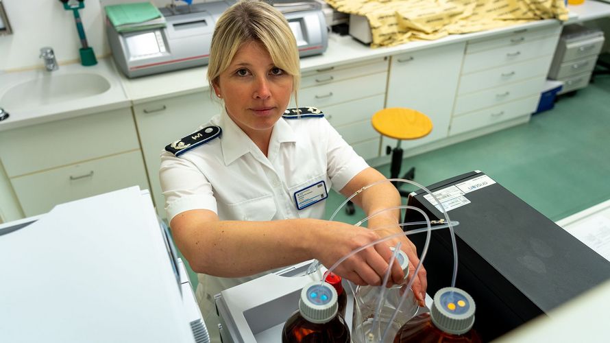 Alexa Schnölzer leistet als Oberstabsapotheker Reservistendienst im Bundeswehrkrankenhaus Berlin. Foto: DBwV/Mario Firyn