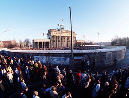 Großer Andrang nach dem Fall der Berliner Mauer. Foto: SSGT F. Lee Corkran