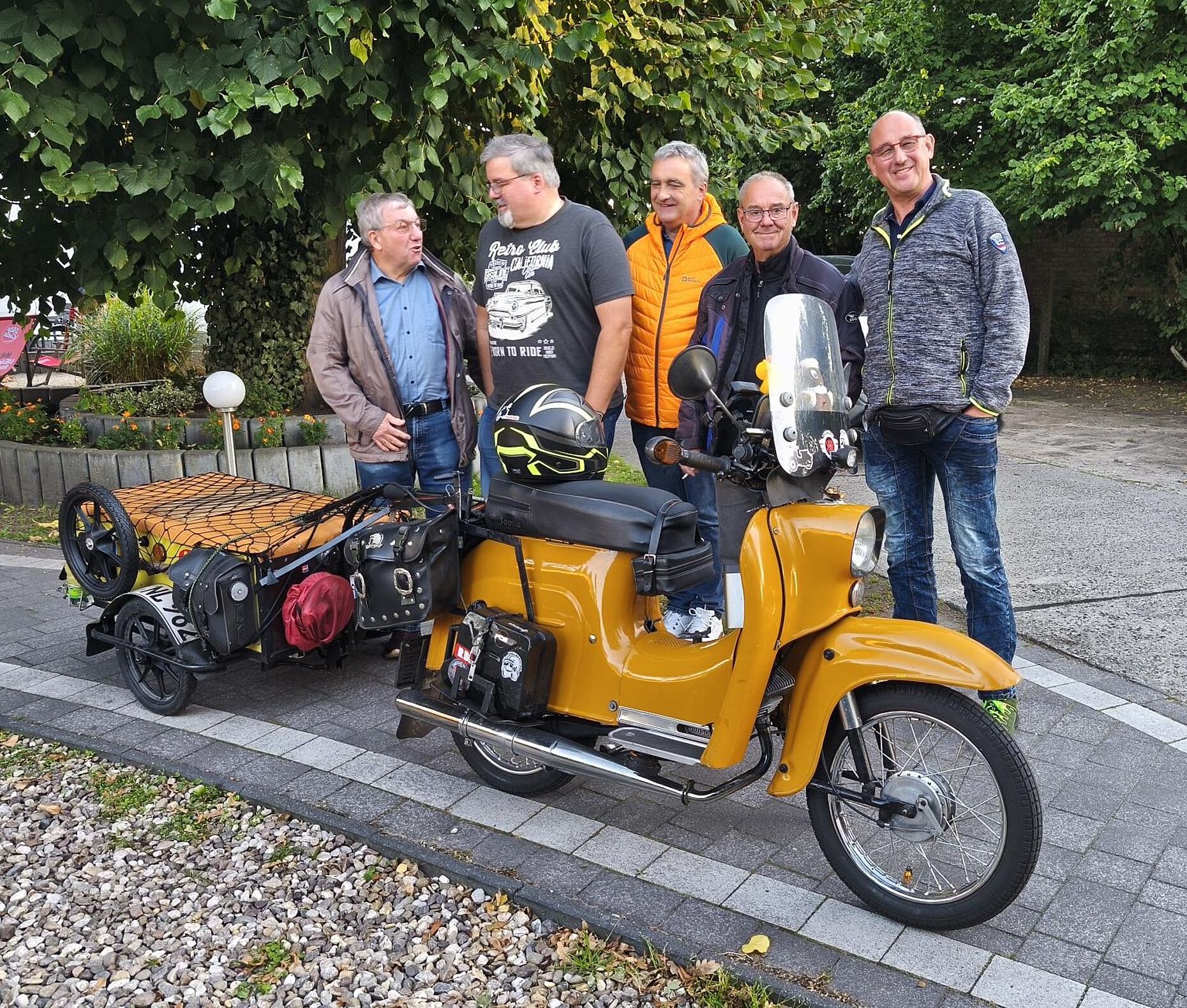 Dass man auch mit wenig Platz große Fahrten machen kann, zeigte die Version der Reiseschwalbe, die mit einem Anhänger ausgestattet war. Foto: Karl-Heinz Müller