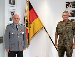 Treffen mit dem Kommandeur Zentrum Innere Führung: Landesvorsitzender Oberstleutnant Lutz Meier (l.) und Generalmajor Andre Bodemann. Foto:  ZInFü