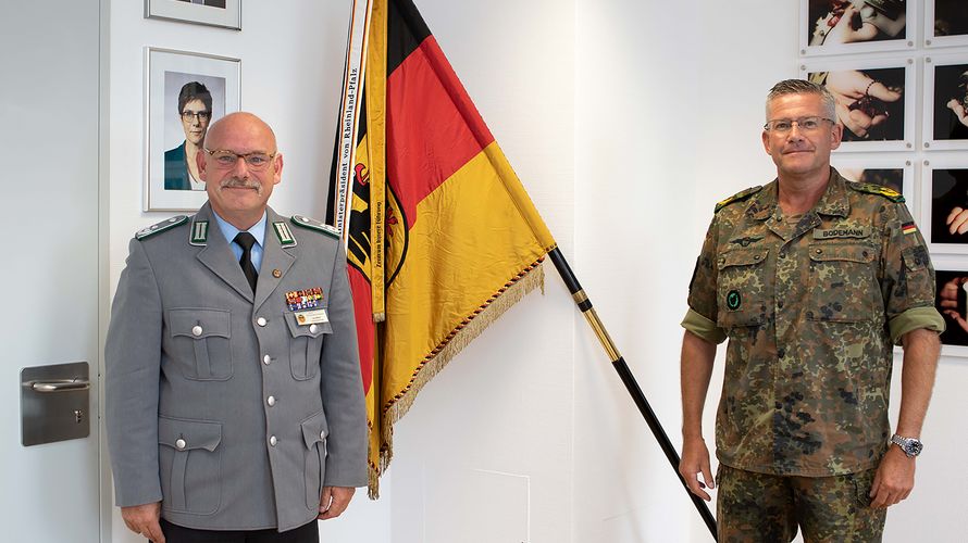 Treffen mit dem Kommandeur Zentrum Innere Führung: Landesvorsitzender Oberstleutnant Lutz Meier (l.) und Generalmajor Andre Bodemann. Foto:  ZInFü
