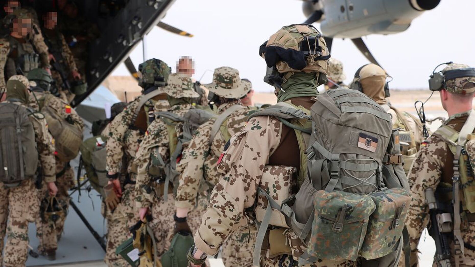 Mehr als 1000 deutsche Soldatinnen und Soldaten waren an dem militärischen Evakuierungseinsatz im Sudan beteiligt. Der Bundestag hat nun nachträglich grünes Licht für die Mission gegeben - ohne Gegenstimmen. Foto: Bundeswehr
