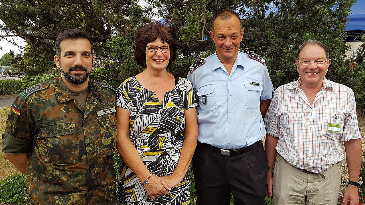 Stabsfeldwebel Andreas Reppel, Amtsinspektorin Dagmar Grubert, Oberstleutnant Linus Strelau und Fregattenkapitän a.D. Wolfgang Windolph (v.l) wurden in ihren Ämtern bestätigt Foto: Markus Dönig