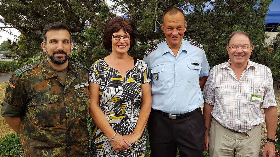 Stabsfeldwebel Andreas Reppel, Amtsinspektorin Dagmar Grubert, Oberstleutnant Linus Strelau und Fregattenkapitän a.D. Wolfgang Windolph (v.l) wurden in ihren Ämtern bestätigt Foto: Markus Dönig