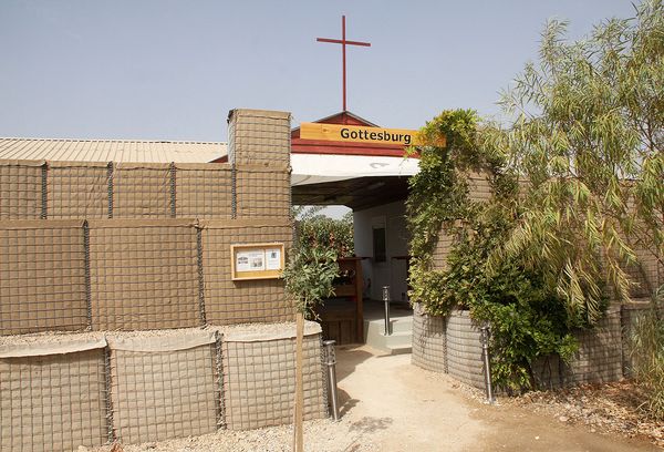 Die Militärseelsorge ist für alle Glaubensrichtungen offen. Hier die Feldlagerkapelle "Gottesburg" in Kundus, Afghanistan. Foto: KMBA