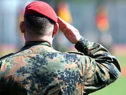 Auch die Fähigkeit zur Selbstreflexion sollte stärker das Ziel der Führerausbildung in der Bundeswehr sein, sagt Generalmajor a.D. Reinhardt Zudrop. Foto: dpa