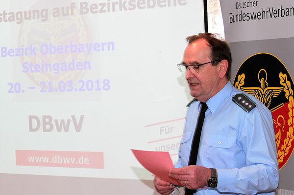 Bezirksvorsitzender lobt in seinem Bericht die Arbeit in den Kameradschaften. Foto: DBwV/LV Süddeutschland