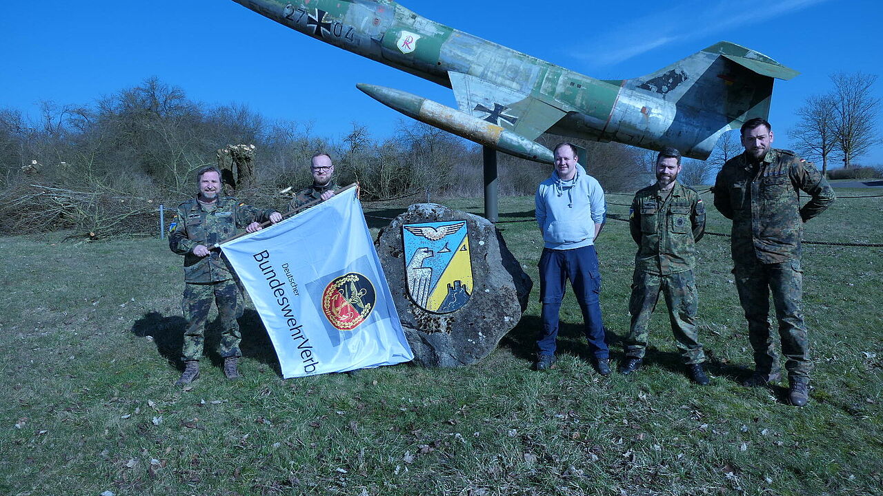 Führungswechsel bei der TruKa: StFw Stefan Riep, OFw Marvin Wierzbicki (neu gewählter Vorsitzender), AN Luca Wiehe (stellv. Vorsitzender), OFw Patrick Glaubitz (Schriftführer) und HptFw Julian Kolk (Beisitzer). Foto: Kowalsk
