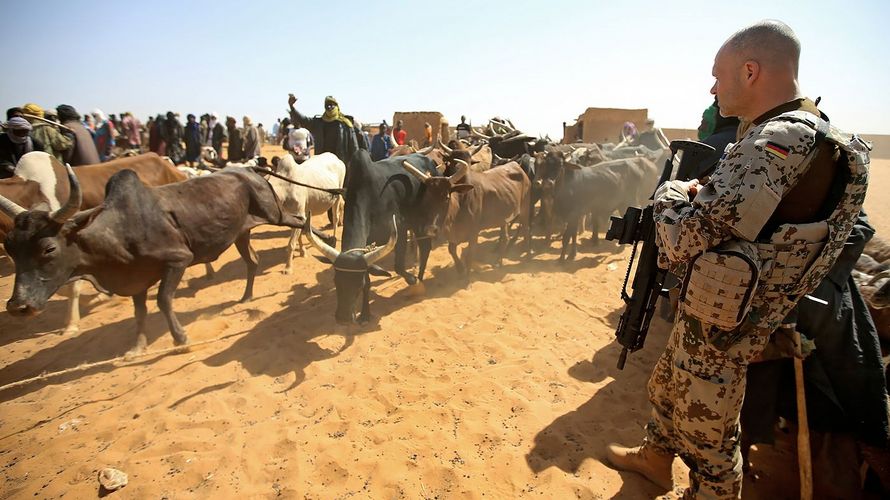 Ein Bundeswehr-Soldat im MINUSMA-Einsatz in Mali. Unter dem Namen "Bundeswehr Exclusive" wurde dort die Fortsetzung der Webserie "Die Rekruten" gedreht. Foto: Bundeswehr/Sebastian Wilke