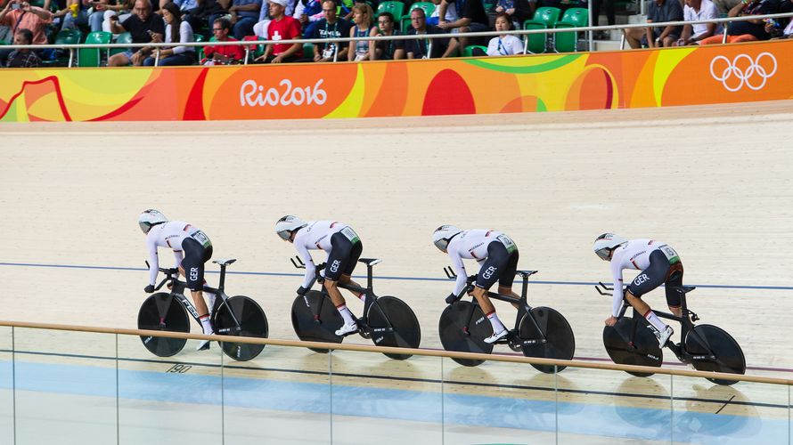 Die Radsportler und Sportsoldaten Theo Reinhardt, Nils Schomber, Kersten Thiele und Domenic Weinstein (v.l.) im Finale der Mannschaftsverfolgung während der Olympischen Spiele 2016 in Rio de Janeiro Foto: Bundeswehr