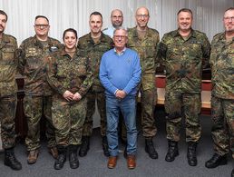 HF Uwe Beckefeld, OSF Dieter Salwik, SU Sabrina Knipp, SF Ralf Kapelle, Hptm Michael Scholz (davor Ingo Schönheit), Hptm Christopher John, OSF Stephan Keller und SF Hannes Dreier. Foto: DBwV