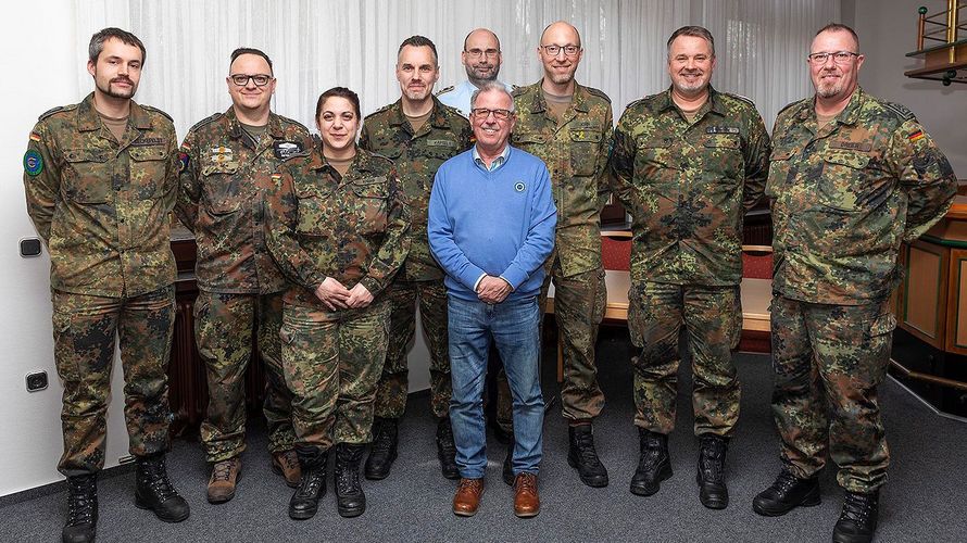 HF Uwe Beckefeld, OSF Dieter Salwik, SU Sabrina Knipp, SF Ralf Kapelle, Hptm Michael Scholz (davor Ingo Schönheit), Hptm Christopher John, OSF Stephan Keller und SF Hannes Dreier. Foto: DBwV