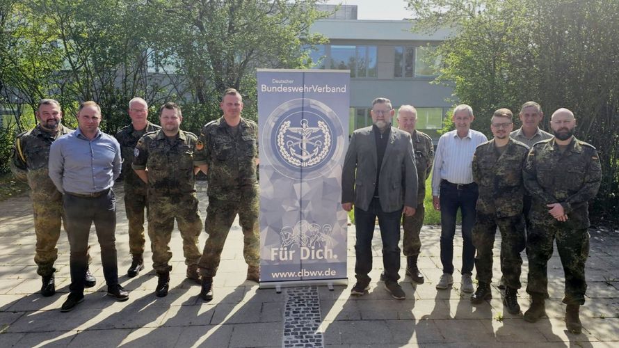 Die Mitglieder des neuen Vorstandes der StoKa Amberg/Kümmersbruck unter Vorsitz von THRS Wolfgang Scharl (6.v.l.). Foto: Schmith