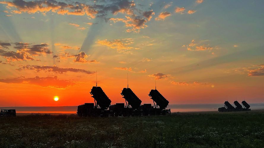 Wie wichtig eine leistungsstarke Flugabwehr ist, zeigt sich jeden Tag in der Ukraine. Um bei der Sicherung des polnischen Luftraums zu unterstützen, war die Luftwaffe neun Monate mit dem Waffensystem Patriot in unserem östlichen Nachbarland im Einsatz. Foto: Bundeswehr