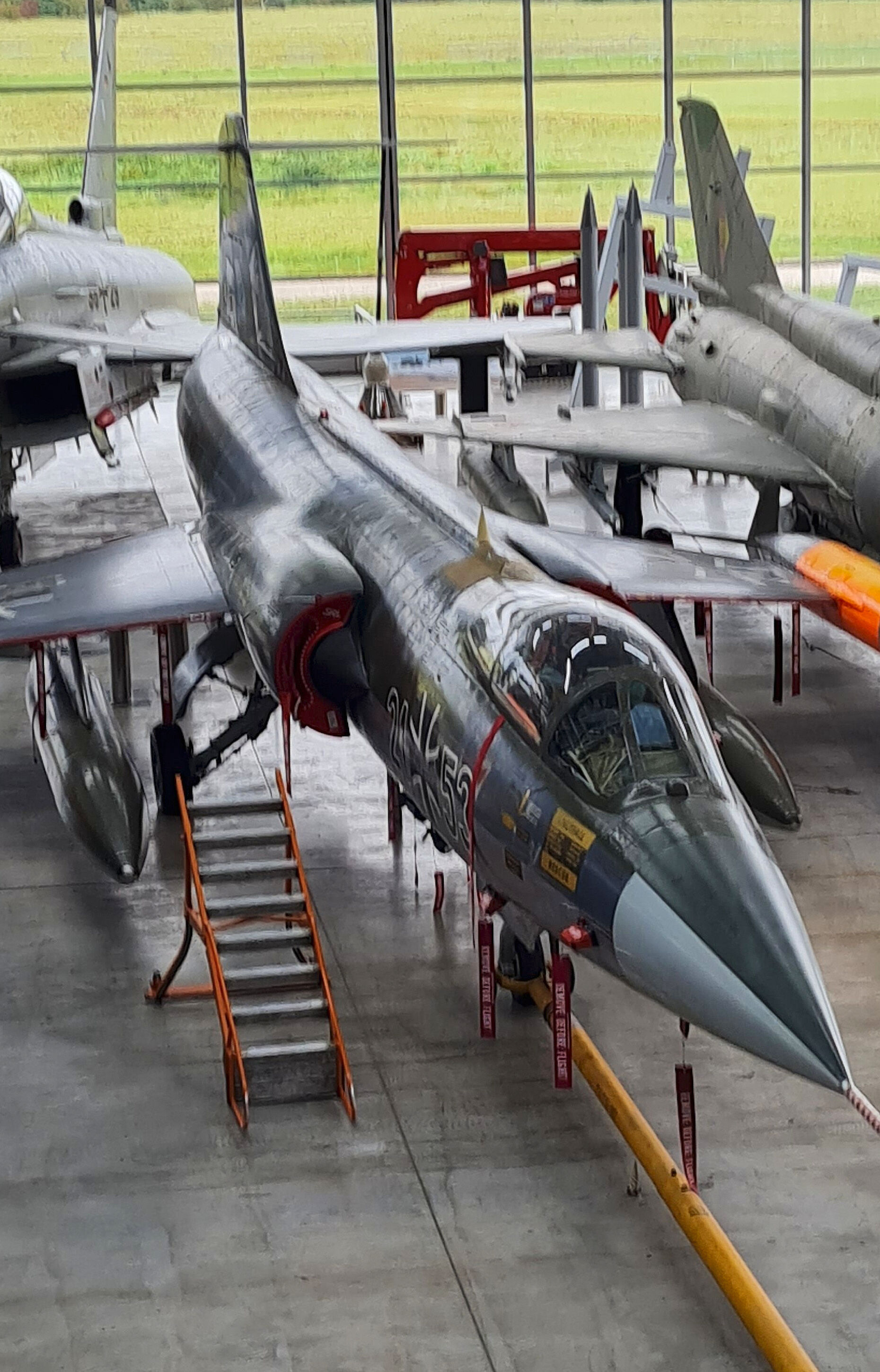 Technik zum Anfassen, Geschichte zum Erleben: in der Jet-Halle unter anderem eine F-104. Foto: we