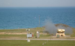 Zielschießen auf eine Drohne über der Ostsee