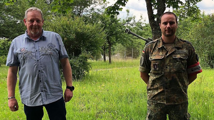 Hier noch mit Corona-bedingten Abstand, im Vorstand aber eng zusammenarbeitend: Stellvertretender Vorsitzende Rainer Stulier (l.) und Vorsitzender Hauptfeldwebel Manuel Kippes. Foto: DBwV