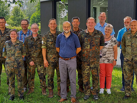 Der neue Vorstand der StoKa Ingolstadt mit seinem wieder gewähltem Vorsitzenden Oberstabsfeldwebel a.D. Christian Lender (Mitte). Foto: Christian Lender