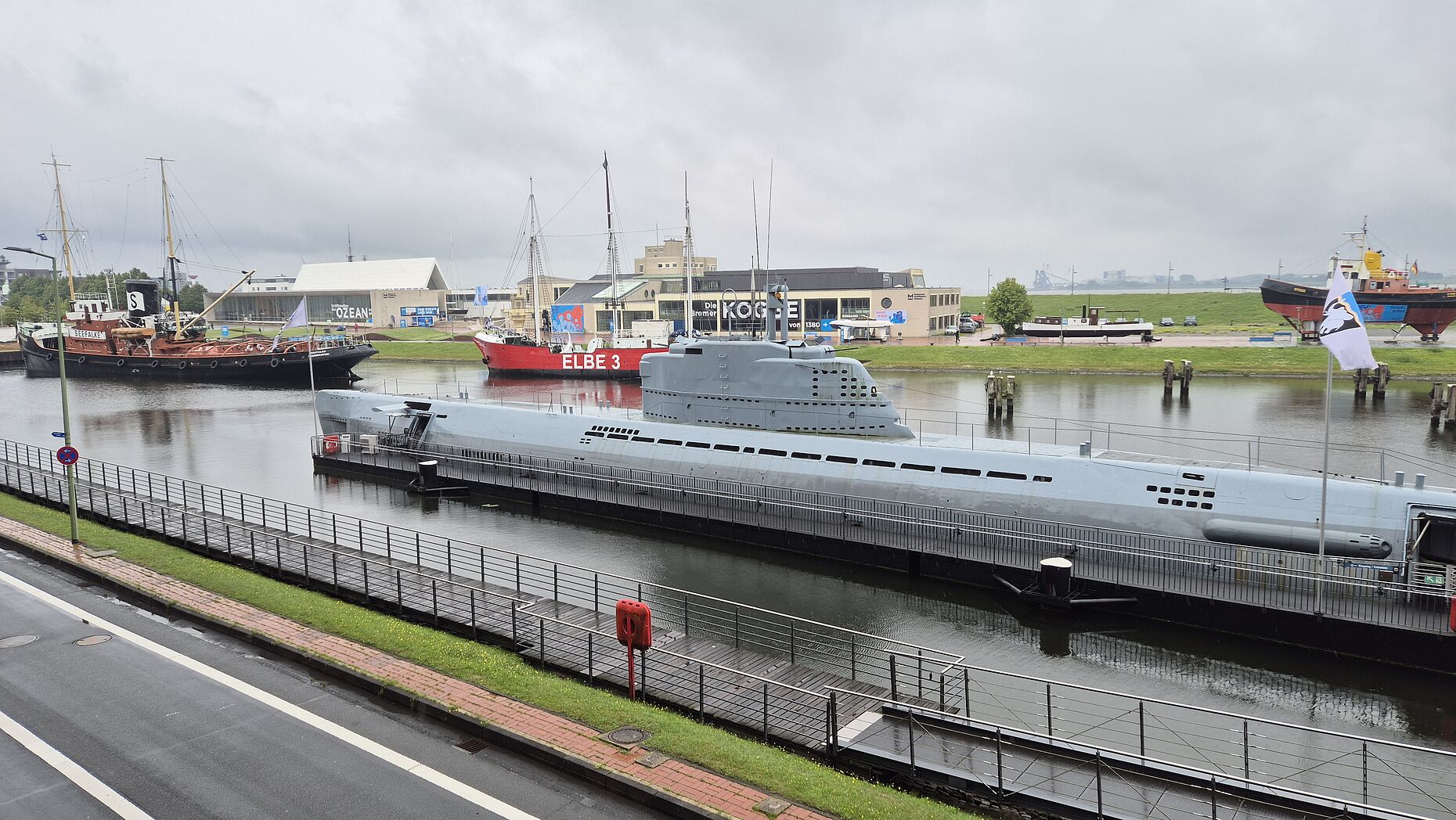Im Alten Hafen von Bremerhaven liegt die „Wilhelm Bauer“, das einzige erhaltene U-Boot des Typs XXI als Museumsschiff. Foto: Roland Stengl