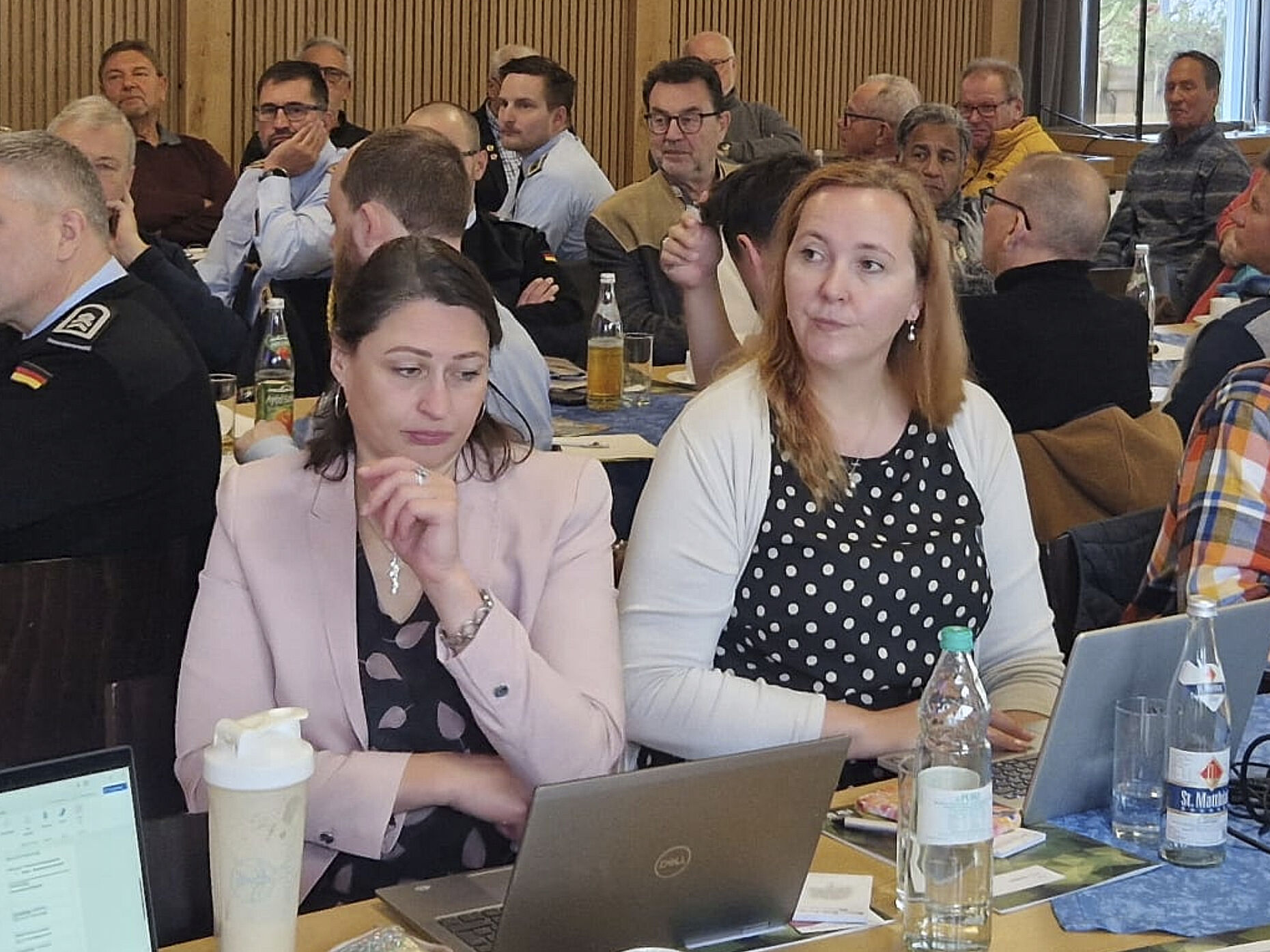 Regina Lenz und Janine Neubert präsentierten den Service von Service Center und FöG. Foto: Franz Jung 