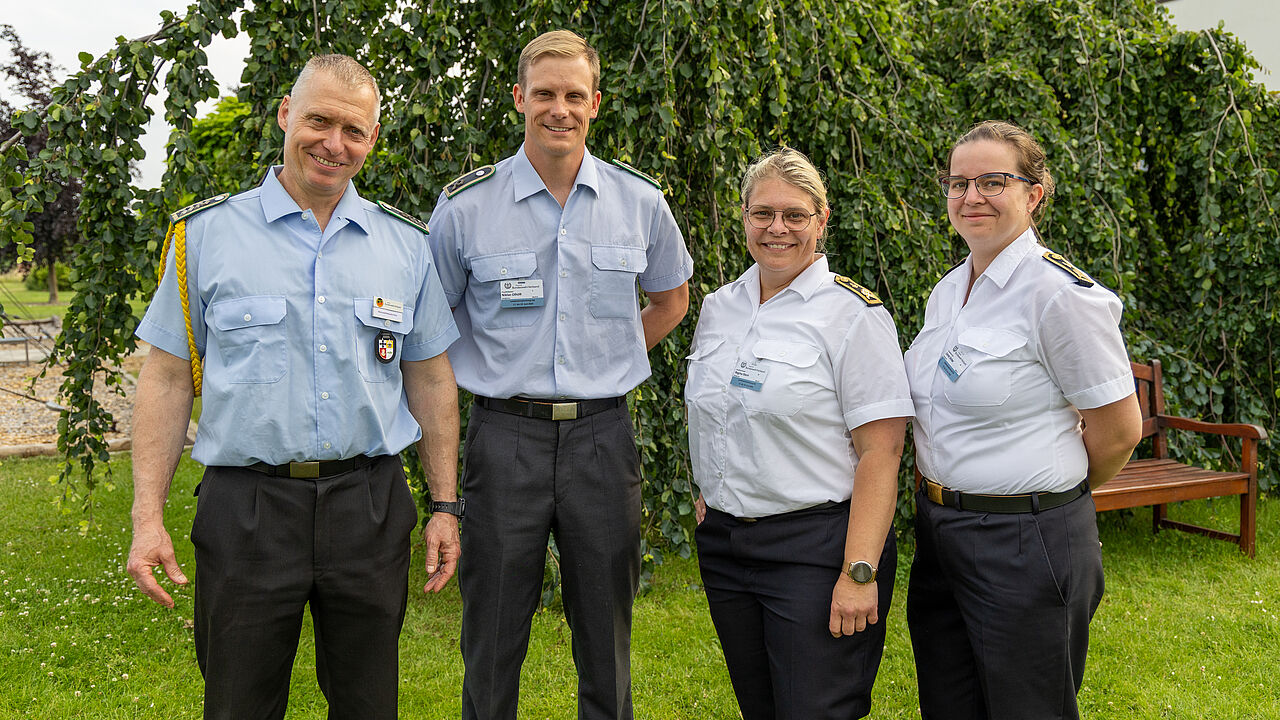 Oberstabsfeldwebel Gerald Hinz, Hauptfeldwebel Niklas Olhöft, Hauptbootsmann Regina Stern und Hauptbootsmann Dörte Ströer nahmen als Delegierte an der Landesversammlung Ost teil. Foto: DBwV/Sarina Flachsmeier