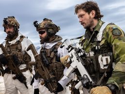 Bei der Übung Nordic Response 2024 trainieren unter anderem schwedische und finnische Soldatinnen und Soldaten bei eisigen Temperaturen im Norden Skandinaviens. Die Übung ist Teil der NATO-Großübung „Steadfast Defender". Foto: NATO