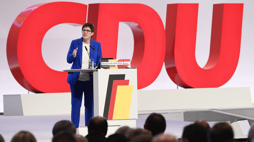Kämpferisch: Annegret-Kramp-Karrenbauer bei ihrer Rede auf dem CDU-Parteitag. Foto: picture alliance/AP Photo 