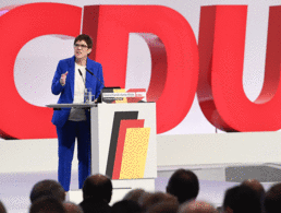 Kämpferisch: Annegret-Kramp-Karrenbauer bei ihrer Rede auf dem CDU-Parteitag. Foto: picture alliance/AP Photo 