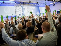 Ende des Jahres wählen die Delegierten des Deutschen BundeswehrVerbandes einen neuen Bundesvorstand. 24 Kandidatinnen und Kandidaten wurden jetzt vom amtierenden Bundesvorstand nominiert. Foto: DBwV/Zacharie Scheurer