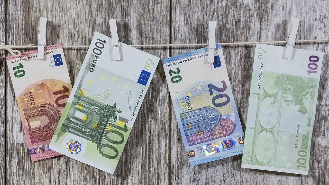 Rückwirkend zum 1. März 2018 erfolgt eine Anhebung der Bezüge um 2,99 Prozent Foto: pixabay