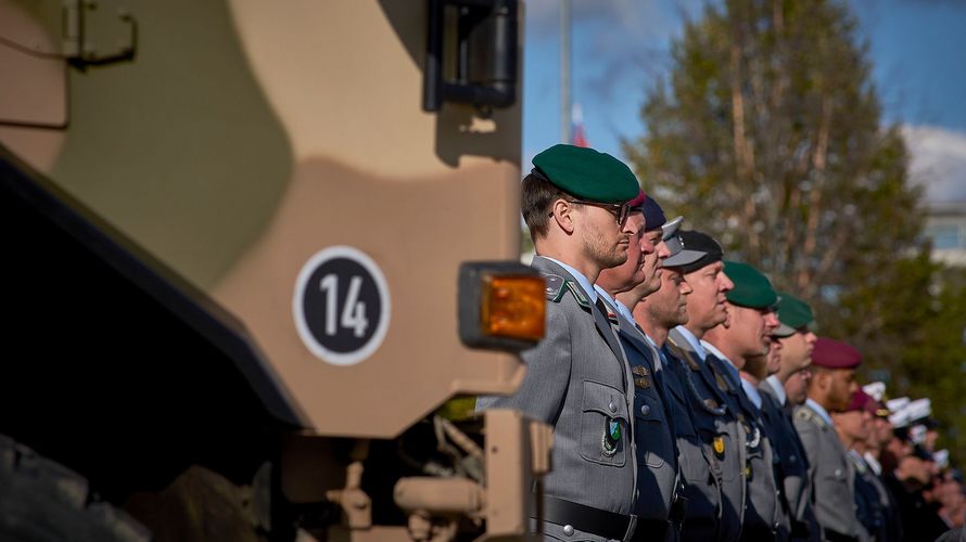 Langsam aber sicher kommt Bewegung in die Veteranen-Thematik in Deutschland. Fragen zum aktuellen Stand beantworten Marcel Bohnert und Florian Hahn heute auf Instagram. Foto: picture alliance/SZ Photo/Mike Schmidt