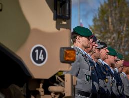 Langsam aber sicher kommt Bewegung in die Veteranen-Thematik in Deutschland. Fragen zum aktuellen Stand beantworten Marcel Bohnert und Florian Hahn heute auf Instagram. Foto: picture alliance/SZ Photo/Mike Schmidt