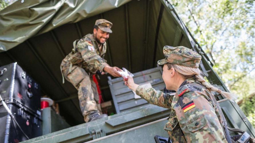 Leistungsbereitschaft und Übernahme von Verantwortung sollen sich auszahlen – künftig mit einer Beförderung zum Korporal. Foto: Bundeswehr/Jana Neumann