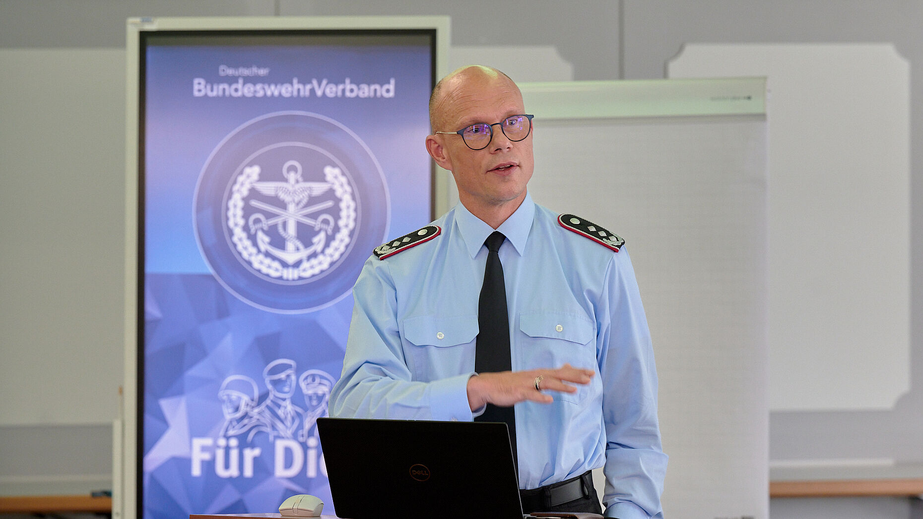 Oberst i.G. Andreas Chacón Blazquez, Gruppensprecher Soldaten im HPR betonte die Bedeutung von Dienstzufriedenheit, Einsatzbereitschaft und Kriegstauglichkeit. Foto: DBwV/Kaminsky