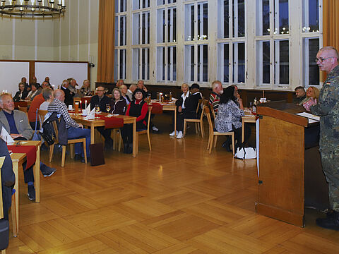 Über 50 Mitglieder und Gäste trafen sich zum traditionellen Martini-Essen in der Betreuungseinrichtung Sonthofen. Foto: Stefan Weyer