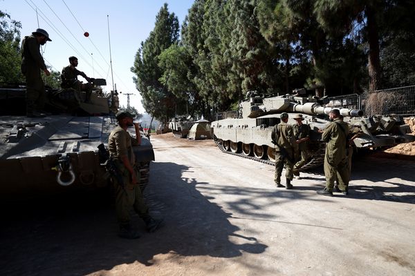 Israelische Panzertruppen an der Grenze zum Libanon: Selbst schwere und teure Kampfpanzer können heute mit einfachen und billigen Kamikaze-Drohnen zerstört werden. Foto: picture-alliance