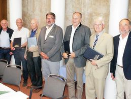Ernst Wendland (Mitte) beglückwünschte langjährige Mitglieder der ERH Bonn Foto: KERH Bonn