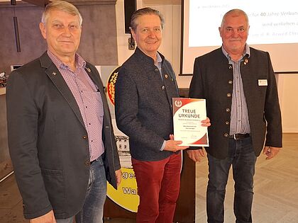 Mitgliederehrung in Köln: Hans-Jürgen Weiler (von links), Karl Häringe und Peter Klein. Foto: Joachim Hentschel