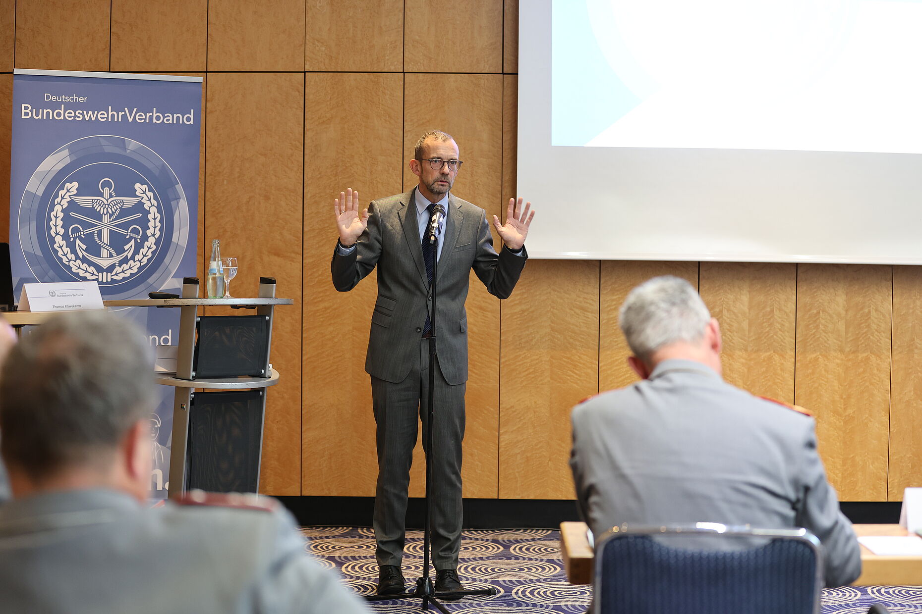 Bis Ende des Jahres soll in Sachen Wehrdienst eine Entscheidung getroffen werden, so Thomas Röwekamp (CDU), Vorsitzender des Verteidigungsausschusses. Foto: DBwV/Eva Krämer