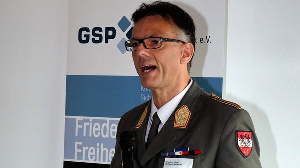 Referent Brigadier MMag Wolfgang Peischel, Chefredakteur der Österreichischen Militärischen Zeitschrift aus Wien (LV Süddeutschland/ DBwV)