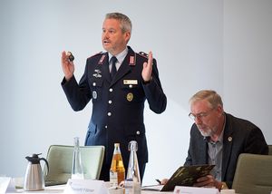 Oberstleutnant i.G. Detlef Buch, Vorsitzender Fachbereich Besoldung, Haushalt und Laufbahnrecht, berichtete über aktuelle Gesetzesvorhaben und Verbandserfolge. Foto: DBwV/Schmidt